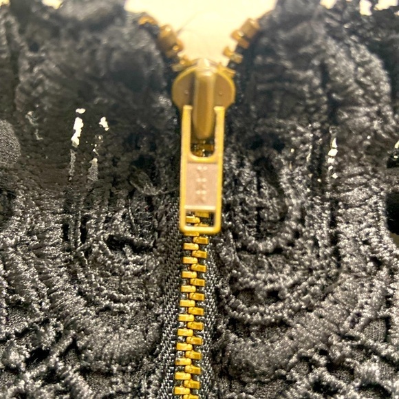 Bcx dress sz 5 black mini w fine details and lace around shoulders - Picture 6 of 7